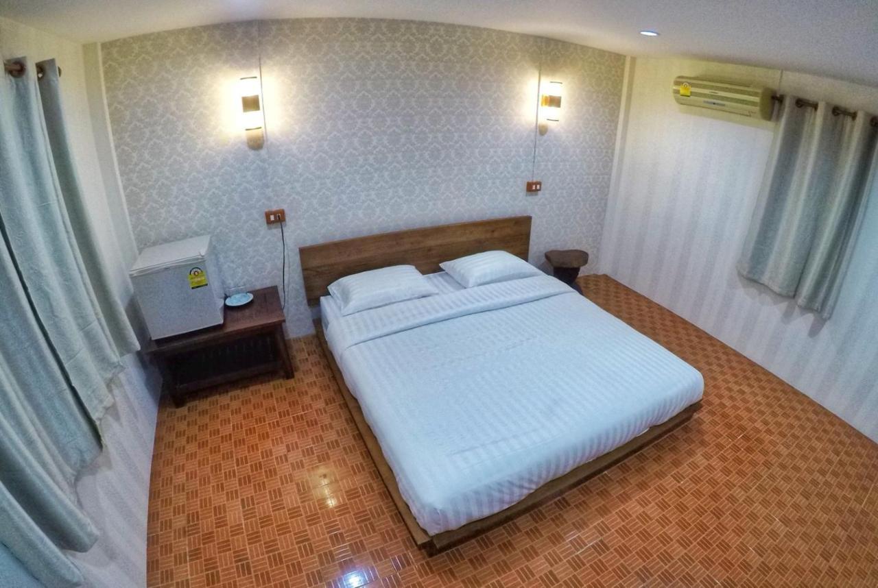 T & T Hostel Kanchanaburi City Exterior photo