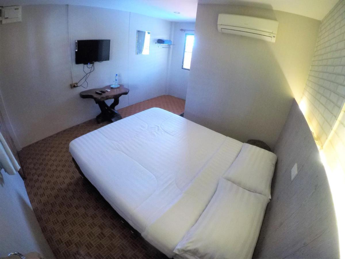 T & T Hostel Kanchanaburi City Exterior photo