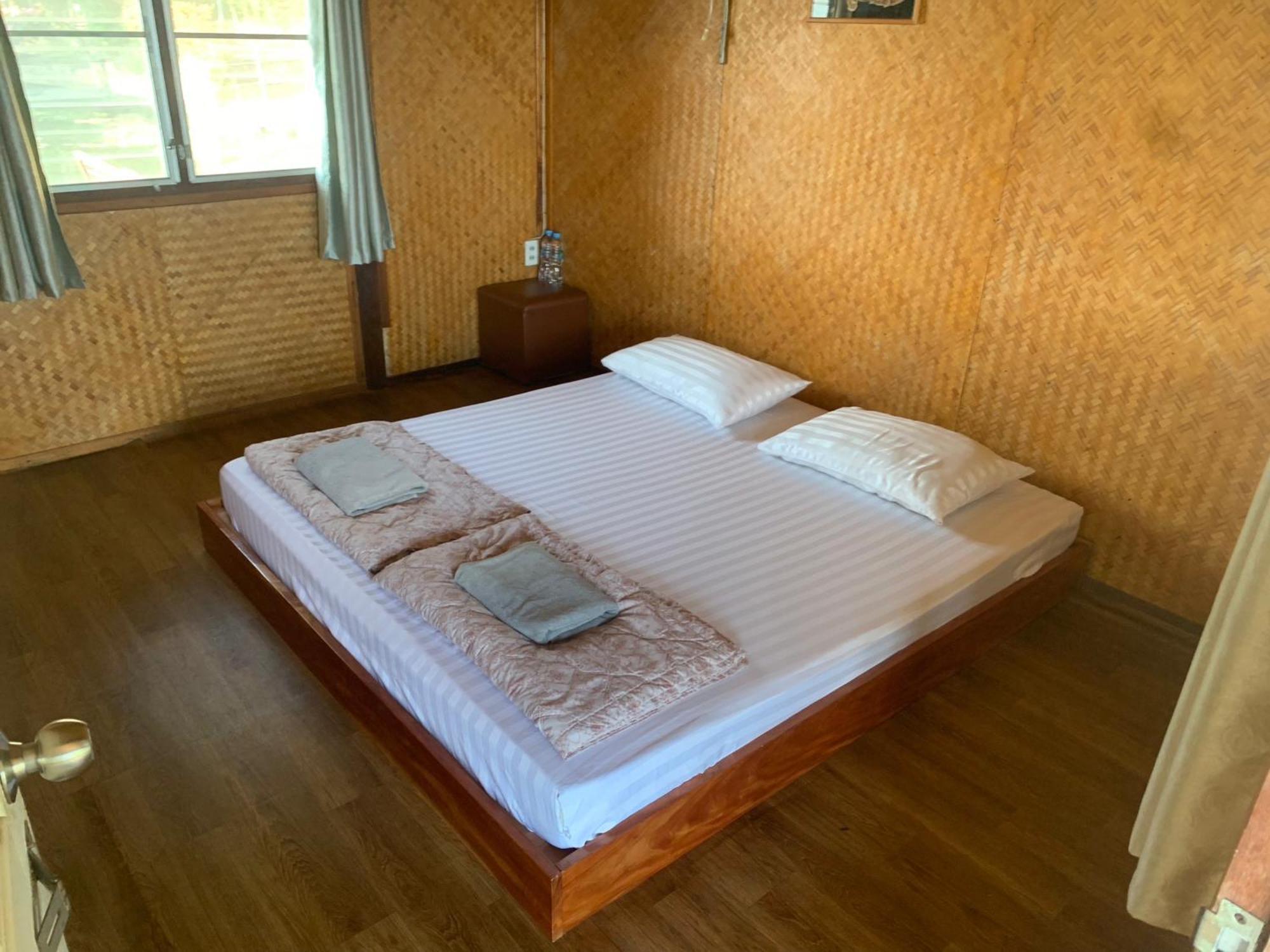 T & T Hostel Kanchanaburi City Exterior photo