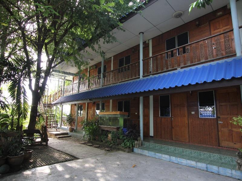 T & T Hostel Kanchanaburi City Exterior photo