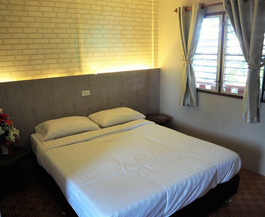 T & T Hostel Kanchanaburi City Exterior photo